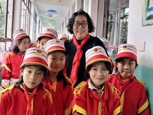 為智慧慷慨解囊，憑知識(shí)扶危濟(jì)困